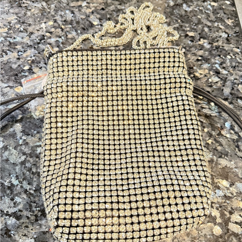Beautiful crystal purse no crystal all intact new with tags